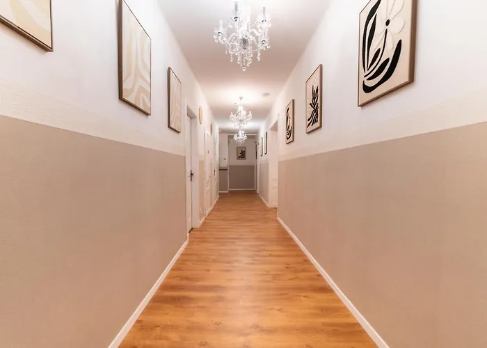 Celine Luxury بيت شباب براغ