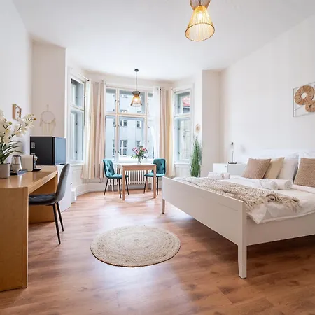 Celine Luxury Hostal
